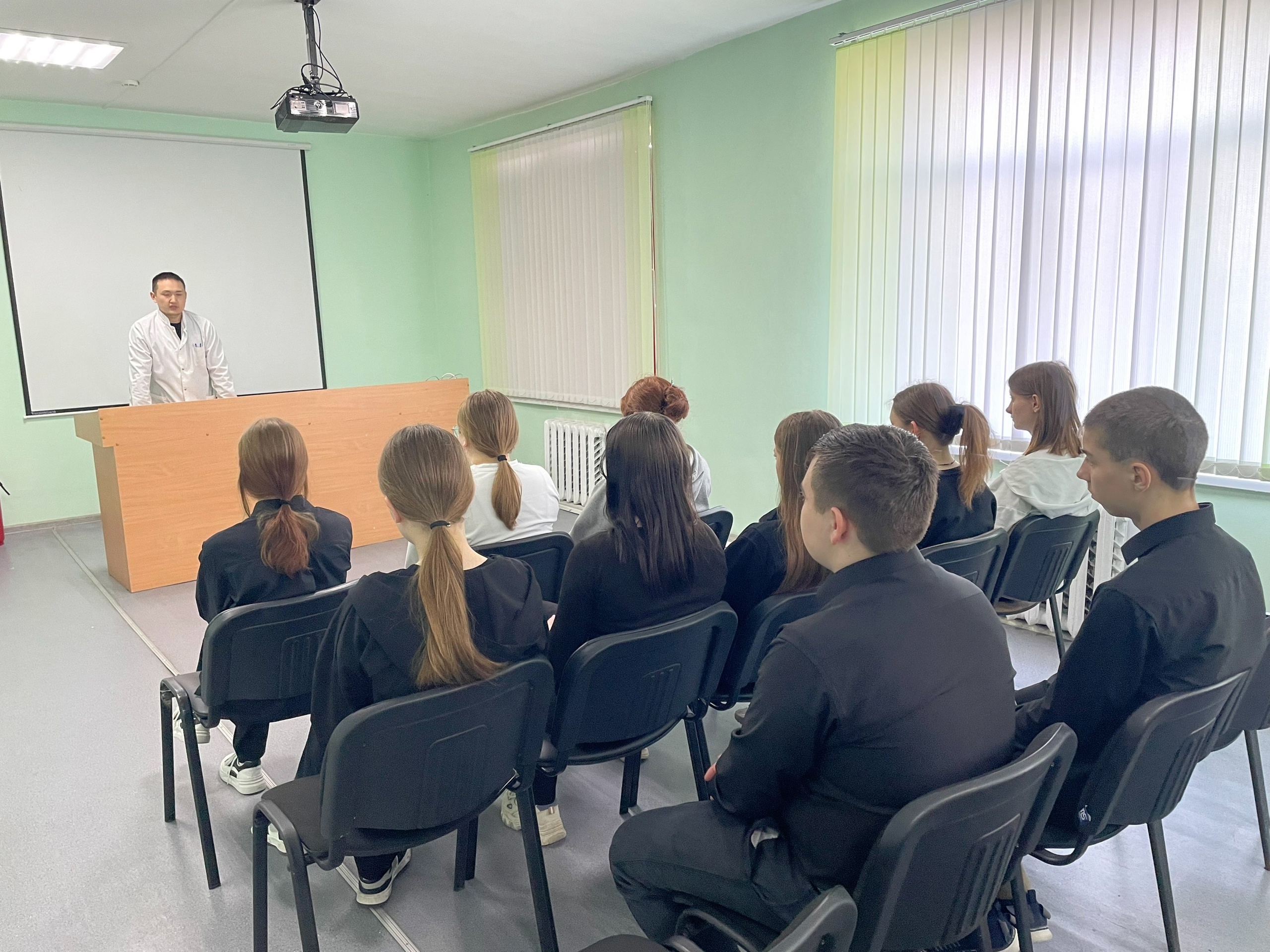 Профориентационная экскурсия в Петуховскую ЦРБ